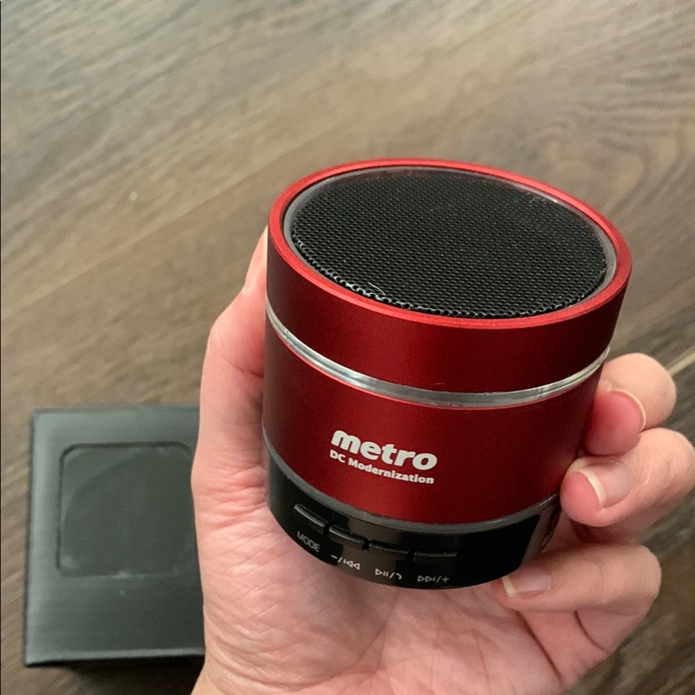 Metro Red Portable Bluetooth Speaker